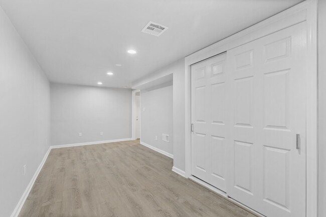 Building Photo - 69 Slocum St