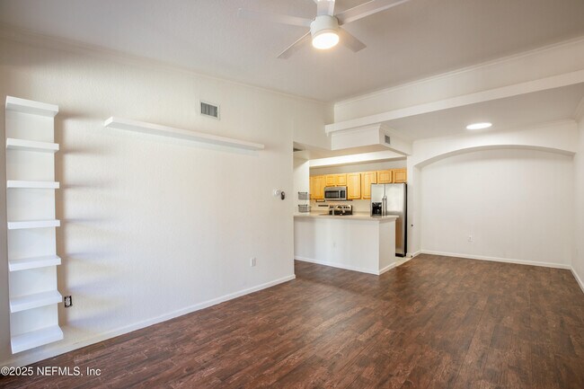 Building Photo - 10075 Gate Pkwy