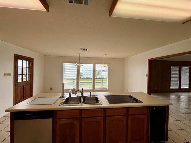 Building Photo - 337 W Cattle Dr