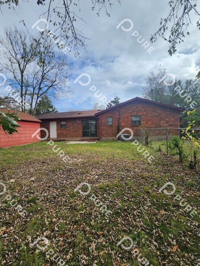 Building Photo - 14020 SW Wyandotte Dr