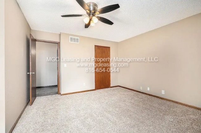 Building Photo - Millwood Townhomes - Blue Springs, MO - Reduced rent with a bonus of a brand-new 55" TV or a $250...