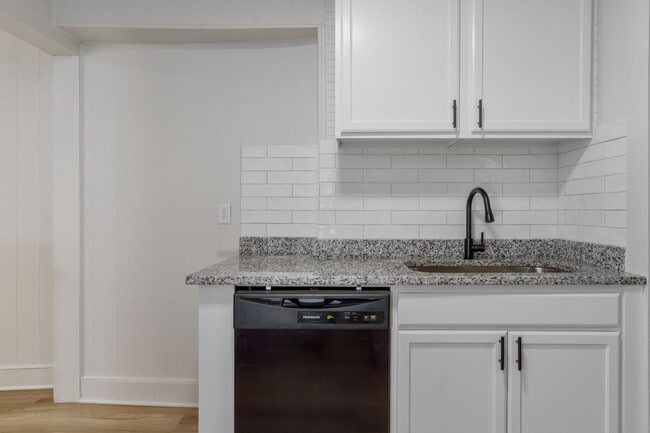 Building Photo - Cozy Home in Columbia's Downtown Core - Unit A
