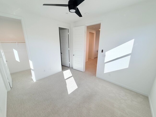 Building Photo - Beautifully upgraded home in the desirable Le Campanile Community