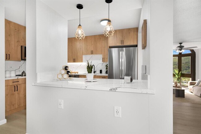 Building Photo - 531 Hahaione St