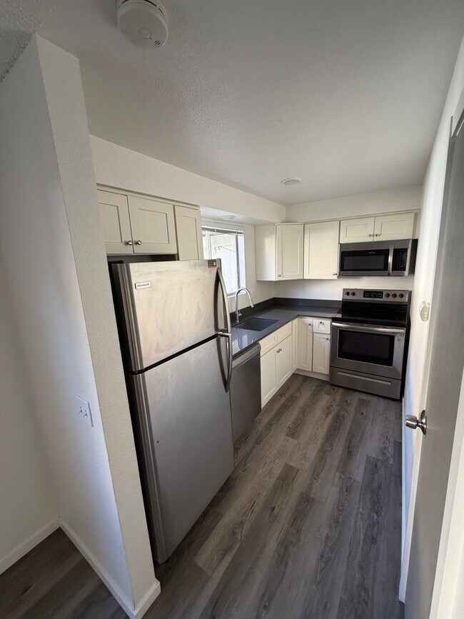 Building Photo - Updated Northgate 2bd 1.5 bath two story unit!