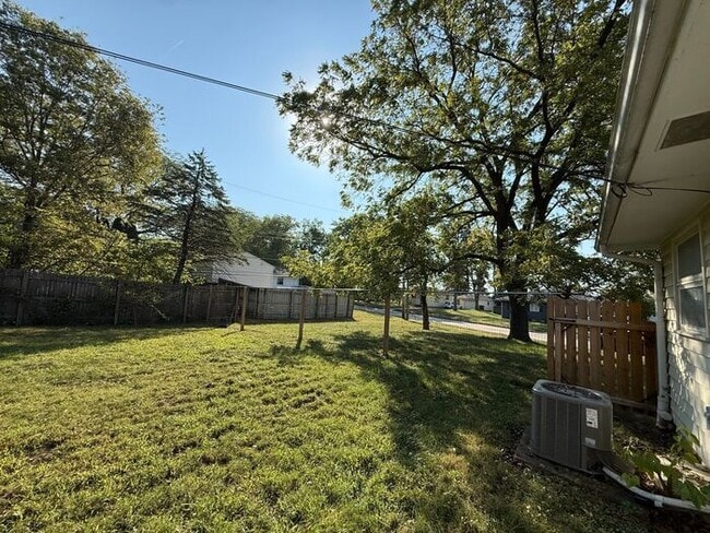 Building Photo - $1,600 | 3 Bedroom, 1 Bathroom House | No Pets | Available for Immediate Move In!