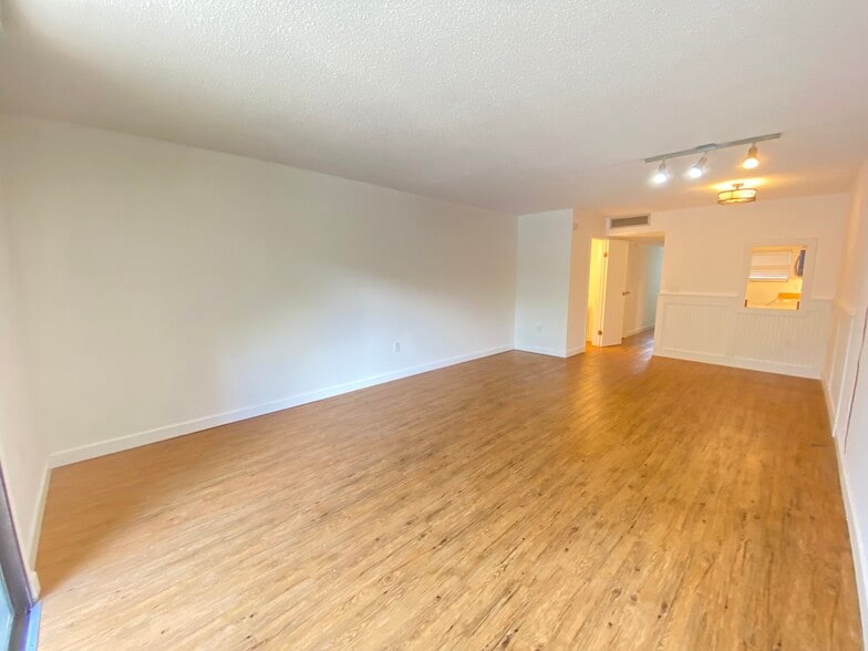 Building Photo - 701 SW 75th St