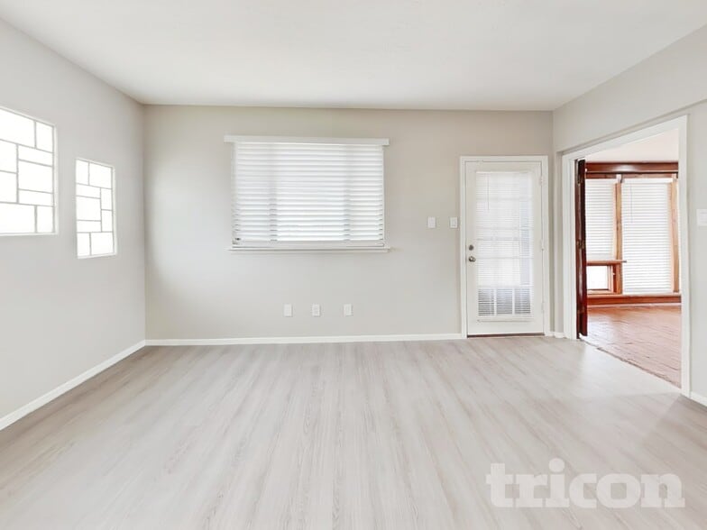 Building Photo - 900 Arizona St SE