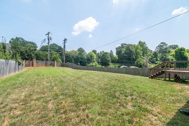 Building Photo - Charming Renovated 2BR Home in Revolution Park – Minutes from Uptown Charlotte!