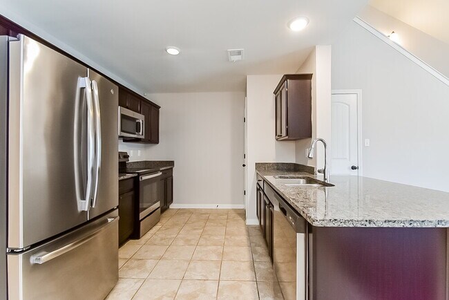 Building Photo - 7553 Glen Laurel Way