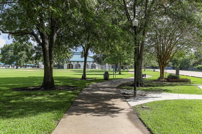 Building Photo - 1226 Ferndale Dr