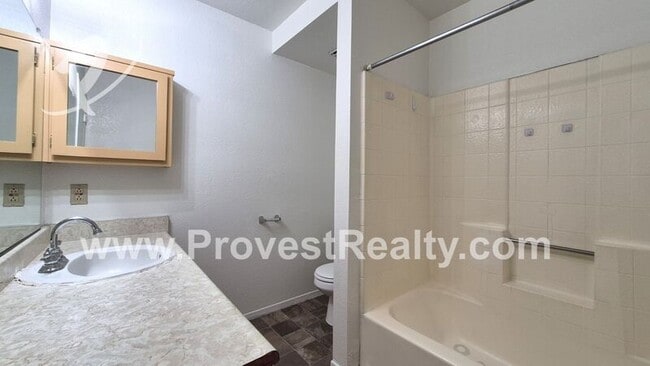 Building Photo - 17058 Deodar St