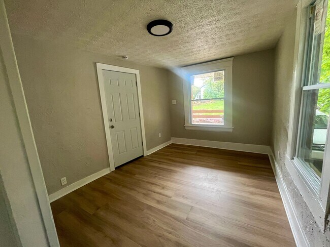 Building Photo - 1141 McKinley Ave
