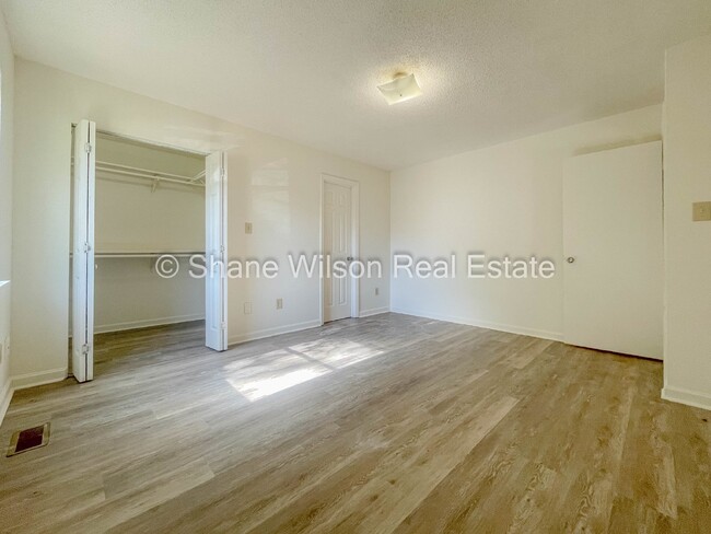 Building Photo - 2 BR 1.5 BA townhouse up for lease! Not fa...