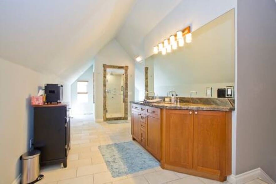 Huge primary bathroom with two sink vanity - 1156 N Logan St