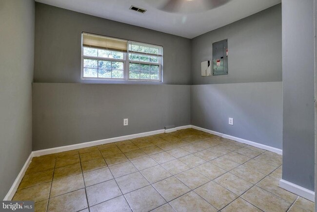 Building Photo - 30 Flaxleaf Ct