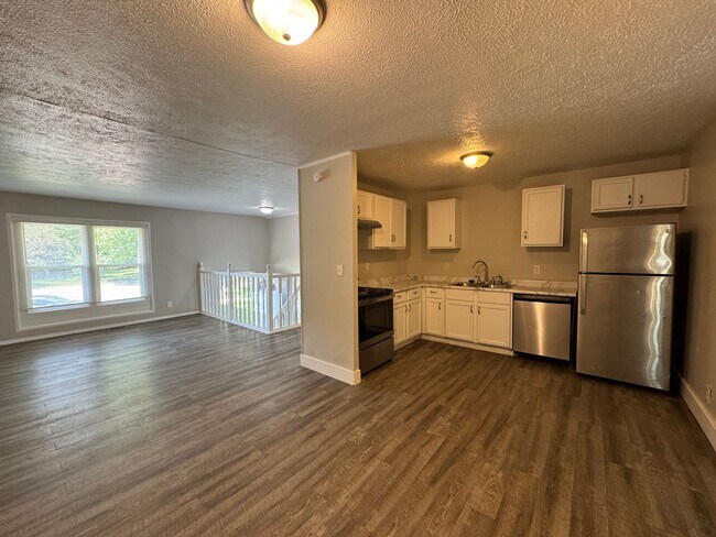 Building Photo - Far Eastside 4 Bedroom 2 Bath