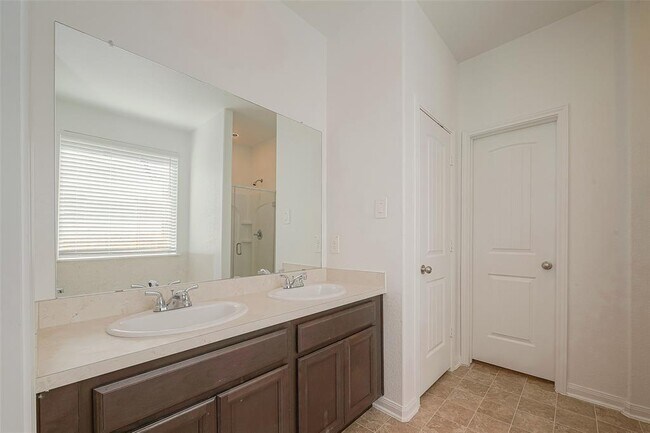 Building Photo - 14633 E Pine Heart Dr