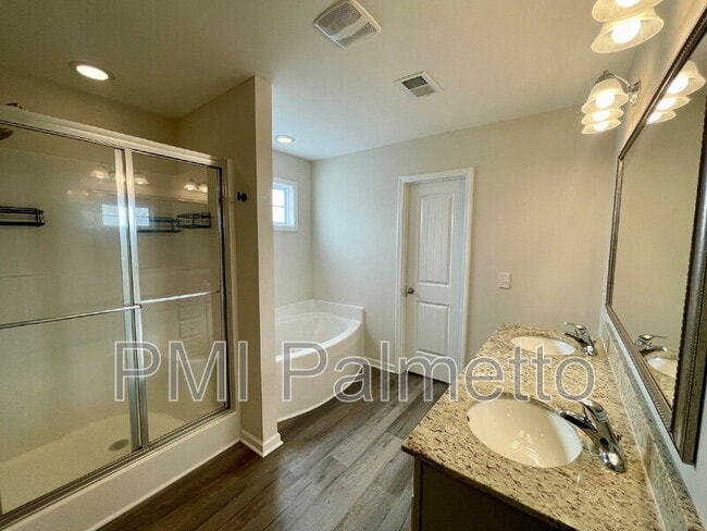 Building Photo - 1 Belle Ct