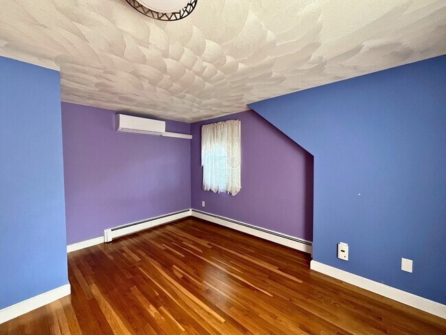 Building Photo - 469 Appleton St