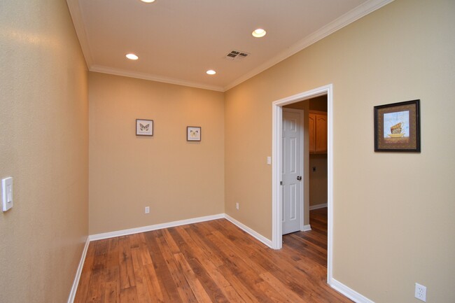Building Photo - 130 Sherwood Dr