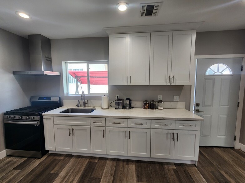 Building Photo - 9309 Dorrington Pl