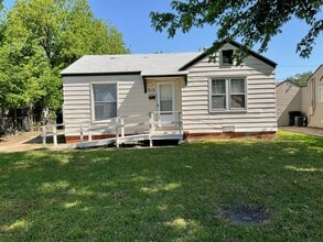 Building Photo - 3 bed, 1 bath, 1 car garage