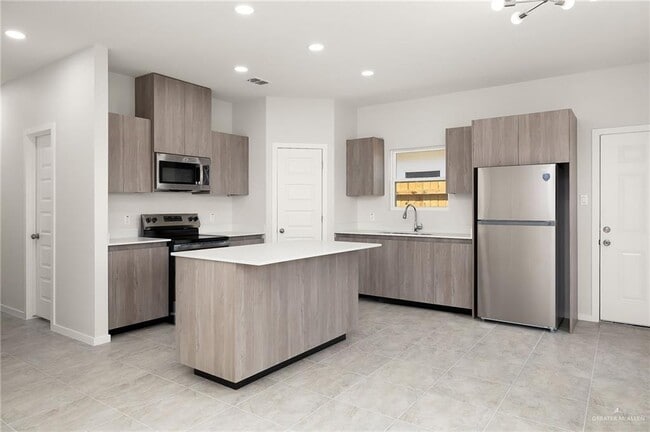 Building Photo - 13 N Alexandrite Ave