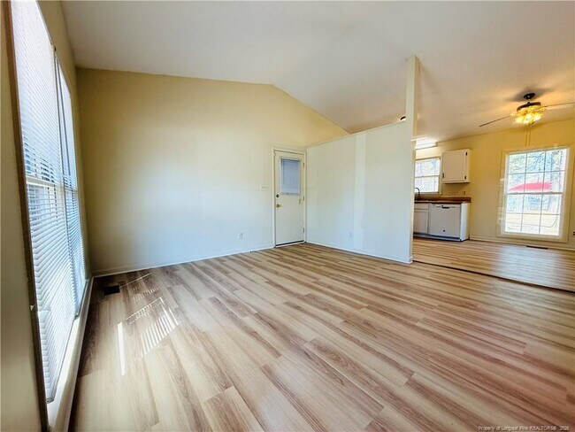 Building Photo - 129 Deerfield Dr