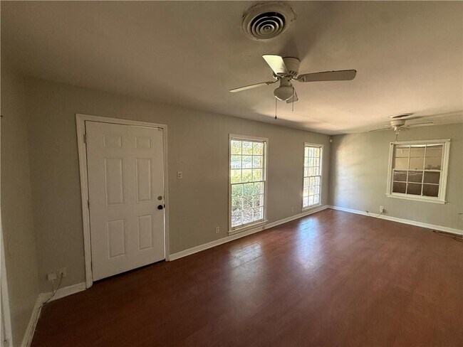 Building Photo - 3853 San Juan Dr