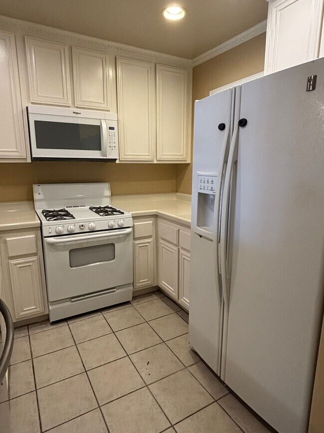 Building Photo - Beautiful 2 Bed / 2 Bath Condo for Rent in Long Beach!