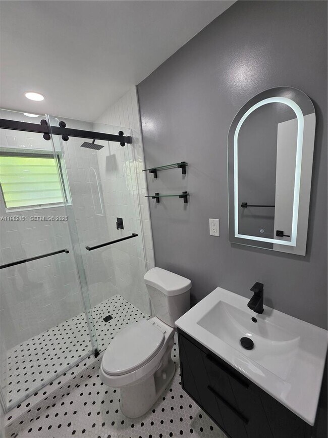 Building Photo - 411 SE 3rd Ave