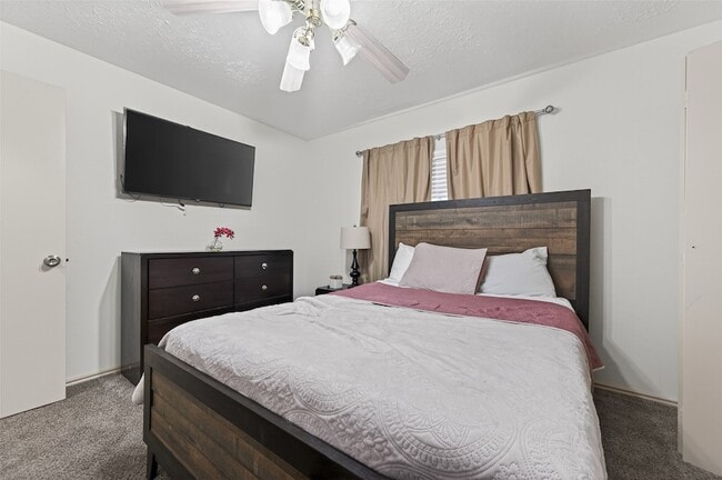 Building Photo - 10726 Village Trail Dr