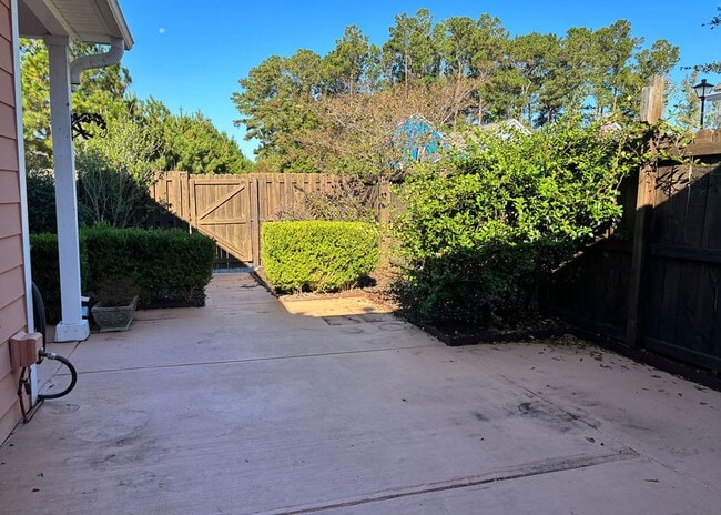 Building Photo - Available June 1st. Gorgeous 3 BR/2 BA Home Available in Desirable Whitney Lakes!