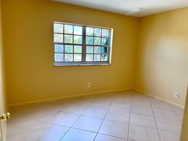 Building Photo - 1407 NE 56th St