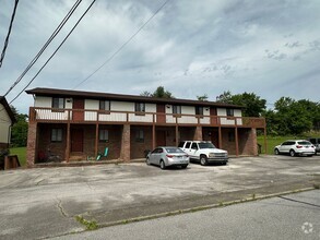 Building Photo - 2 bedroom, 1 bath, Townhome Kingsport, TN