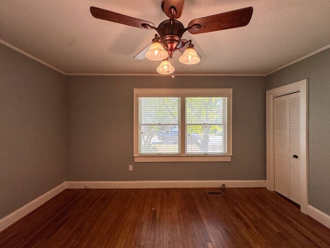 Building Photo - Charming 2 Bed 1.5 Bath Home in Haymount