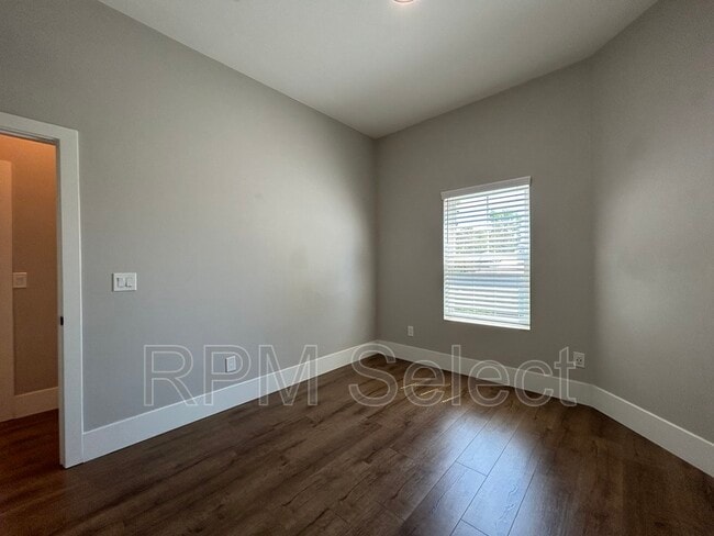Building Photo - 519 8th St