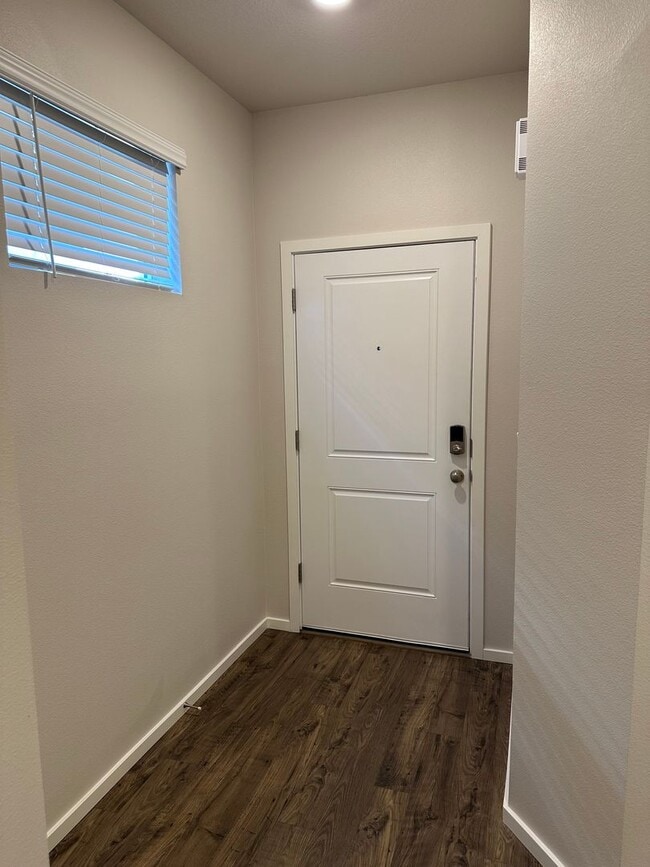 Building Photo - Newer 4 bedroom 2.5 bathroom house!