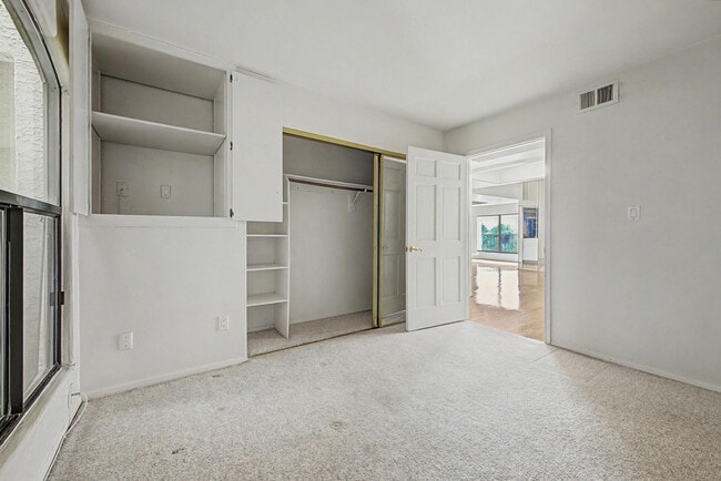 Building Photo - 5736 N 25th St