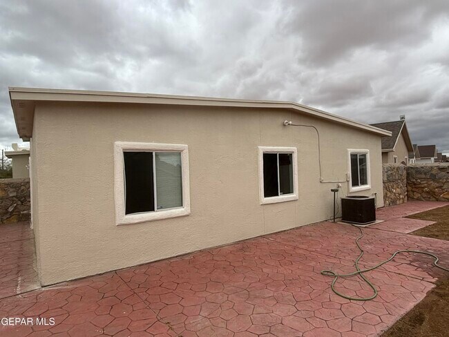 Building Photo - 12965 Beto Portugal Ln
