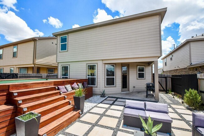 Building Photo - 5343 Castle Discordia St