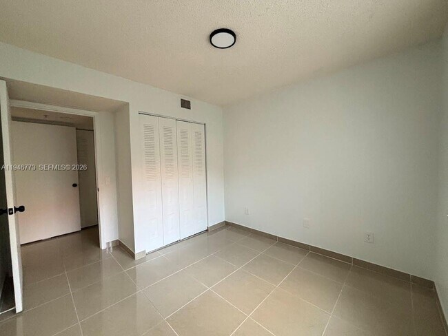 Building Photo - 420 S Park Rd