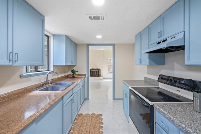 Building Photo - 8583 Wilcrest Dr