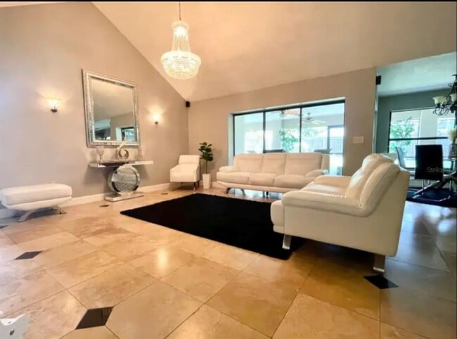 Building Photo - 1102 Sugartree Dr S