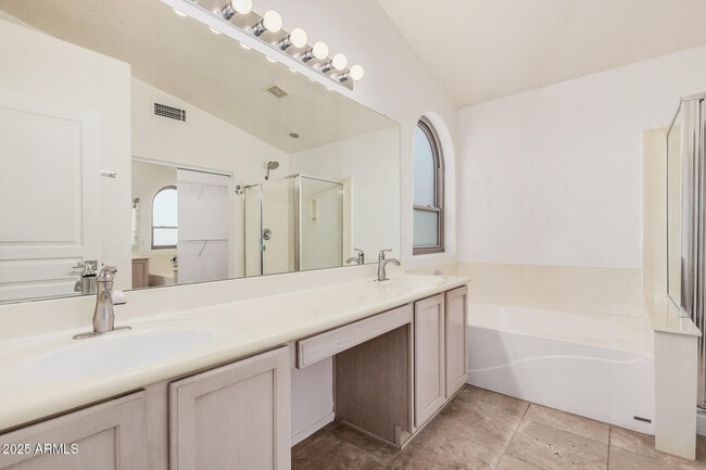 Building Photo - 3022 E Captain Dreyfus Ave