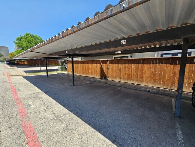 Building Photo - 2-bedroom, 2-bath condo in Gated community...