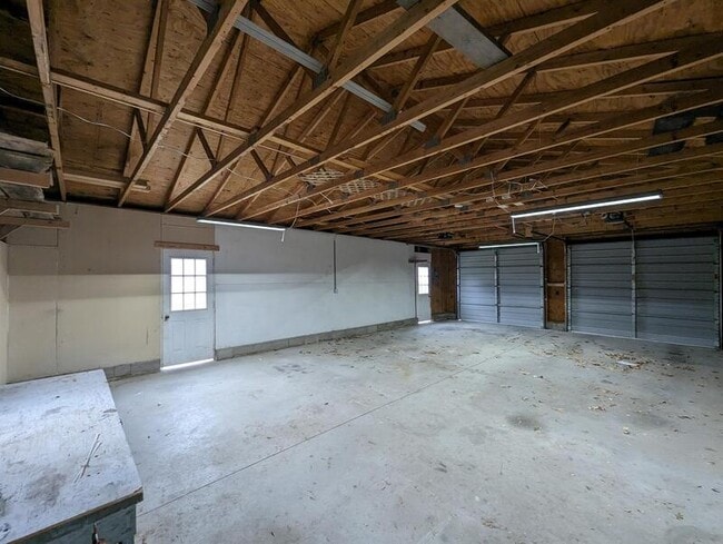 Building Photo - 702 S Main St