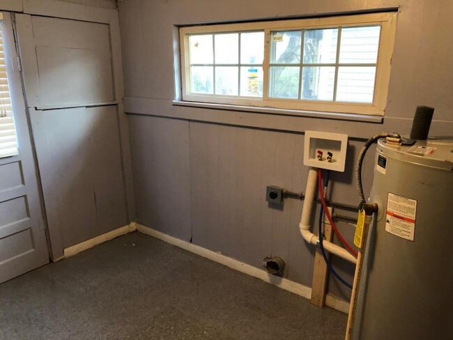 Building Photo - 1406 E Fairview Ave