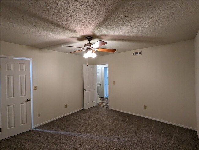 Building Photo - 2437 N Brophy Ave
